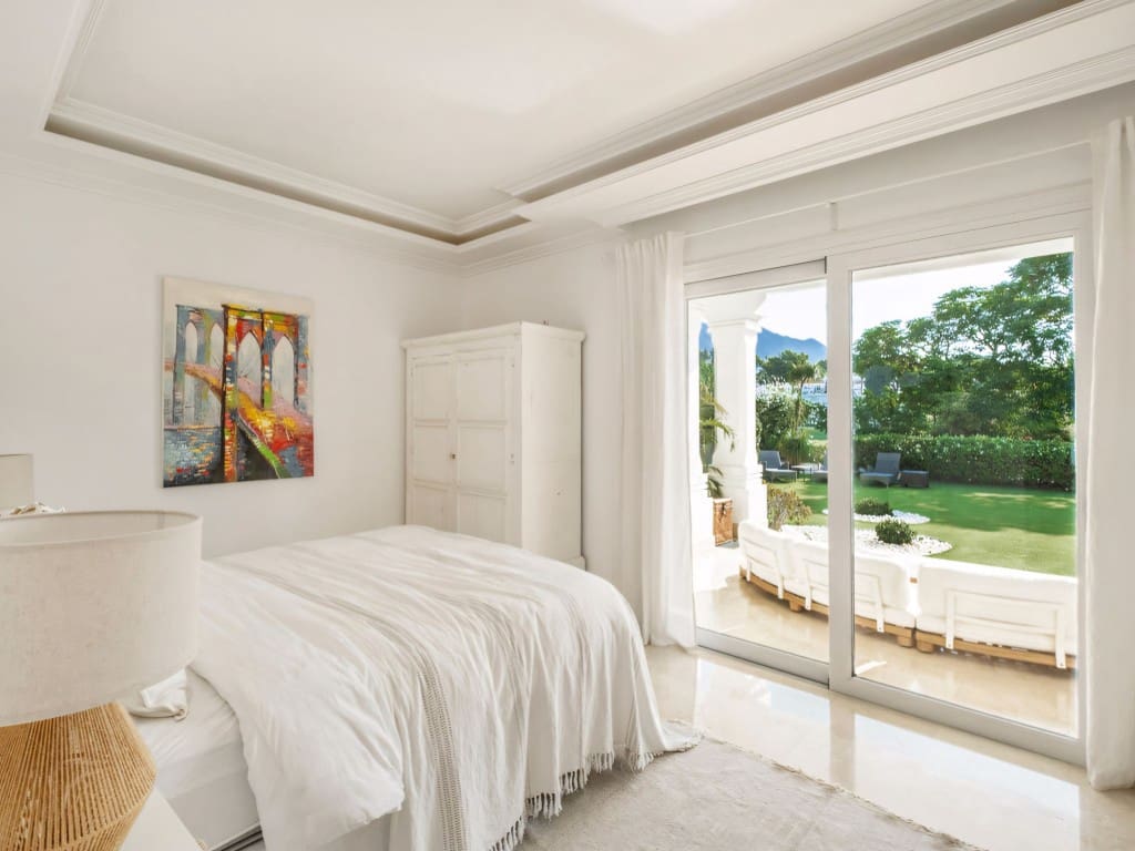 7 slaapkamer Villa te koop in Nueva Andalucia met zwembad garage - € 4.995.000 (Ref: 9163547)