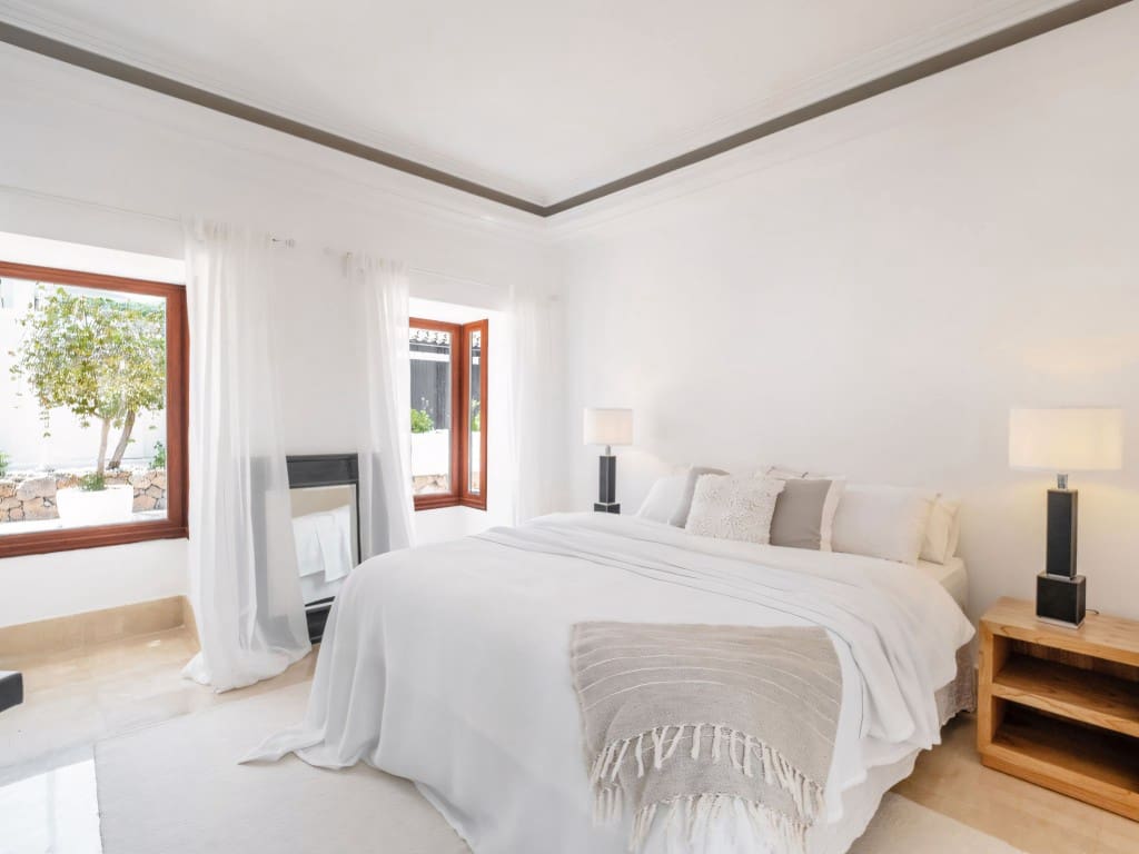 7 slaapkamer Villa te koop in Nueva Andalucia met zwembad garage - € 4.995.000 (Ref: 9163547)