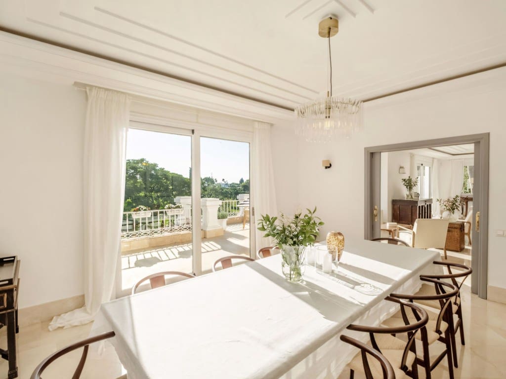 7 slaapkamer Villa te koop in Nueva Andalucia met zwembad garage - € 4.995.000 (Ref: 9163547)