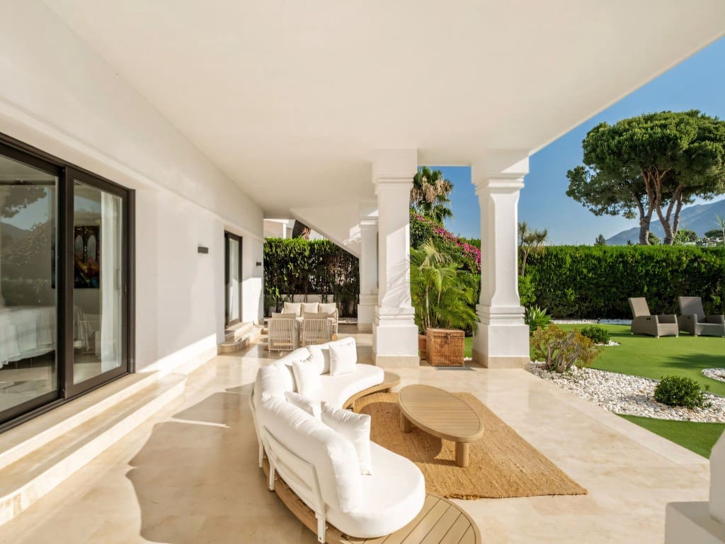 7 slaapkamer Villa te koop in Nueva Andalucia met zwembad garage - € 4.995.000 (Ref: 9163547)