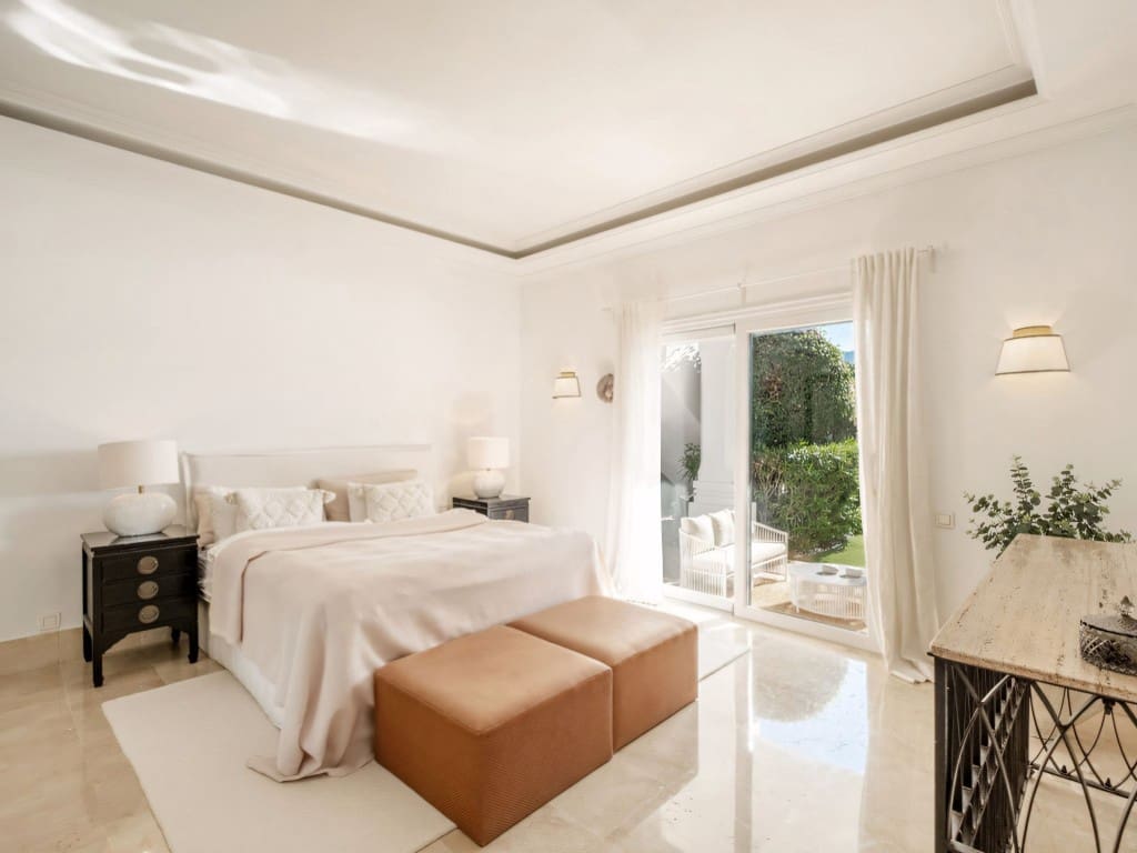 7 slaapkamer Villa te koop in Nueva Andalucia met zwembad garage - € 4.995.000 (Ref: 9163547)