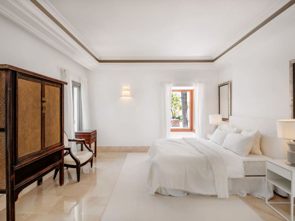 7 slaapkamer Villa te koop in Nueva Andalucia met zwembad garage - € 4.995.000 (Ref: 9163547)