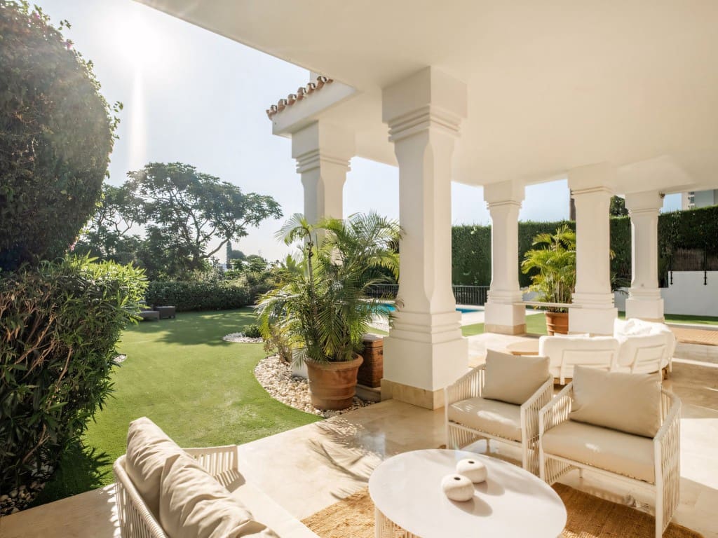 7 slaapkamer Villa te koop in Nueva Andalucia met zwembad garage - € 4.995.000 (Ref: 9163547)