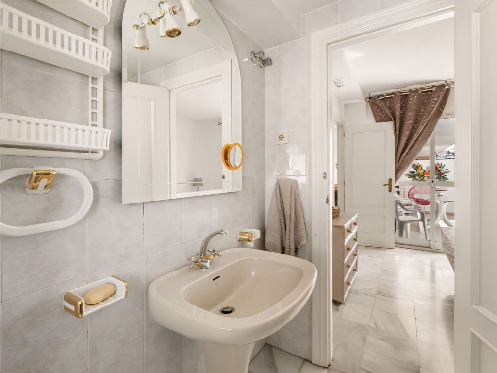 3 chambre Appartement à vendre à Riviera del Sol avec piscine - 299 950 € (Ref: 9165558)