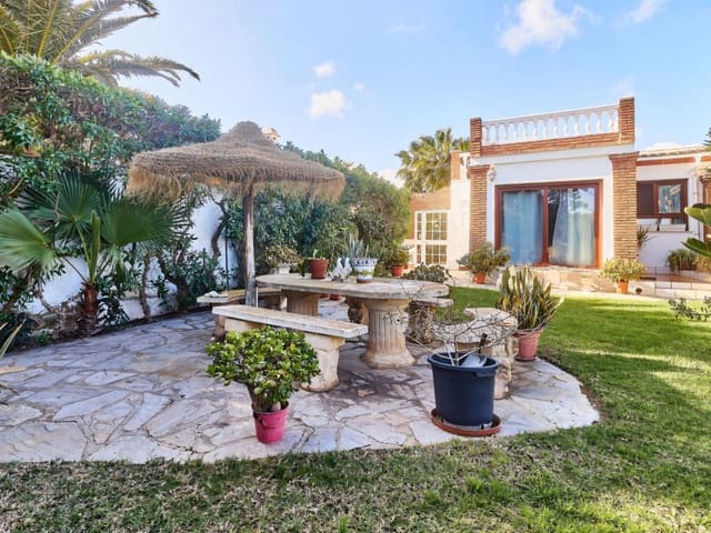 Chalet de 4 habitaciones en Mijas Costa, Mijas en venta con piscina garaje - 899.970 € (Ref: 9169394)