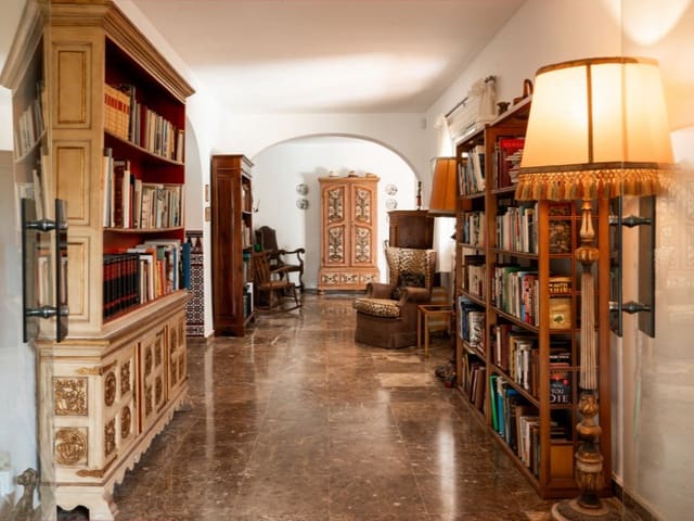 3 slaapkamer Villa te koop in San Pedro de Alcantara, Marbella met zwembad - € 1.095.000 (Ref: 9176233)