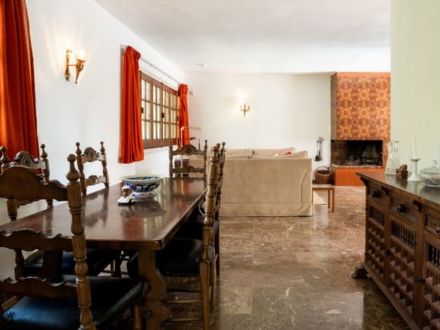 3 slaapkamer Villa te koop in San Pedro de Alcantara, Marbella met zwembad - € 1.095.000 (Ref: 9176233)