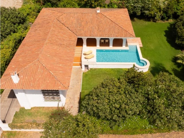 3 slaapkamer Villa te koop in San Pedro de Alcantara, Marbella met zwembad - € 1.095.000 (Ref: 9176233)