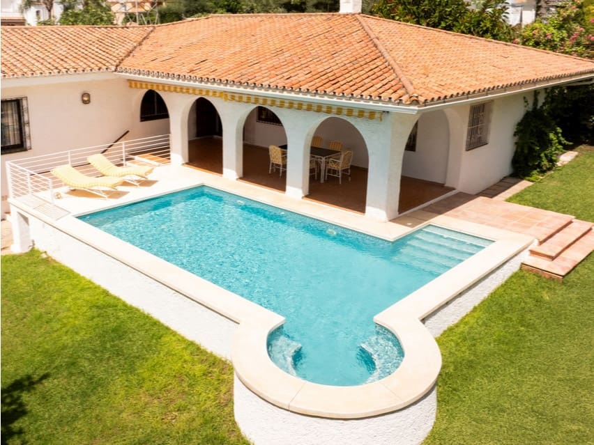 3 soveværelse Villa til salg i San Pedro de Alcantara med swimmingpool - € 1.095.000 (Ref: 9176233)