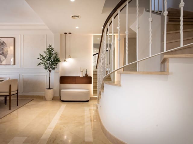 3 chambre Penthouse à vendre à Nueva Andalucia, Marbella avec piscine - 1 795 000 € (Ref: 9177236)