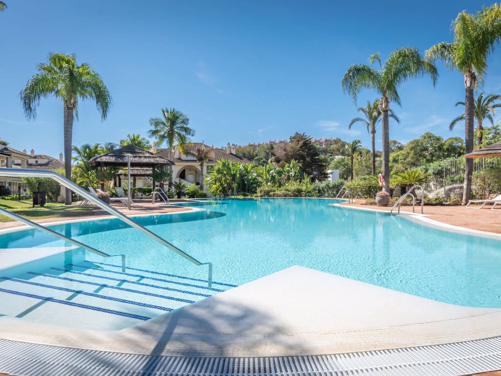 3 Zimmer Penthouse zu verkaufen in Nueva Andalucia mit Pool - 1.795.000 € (Ref: 9177236)