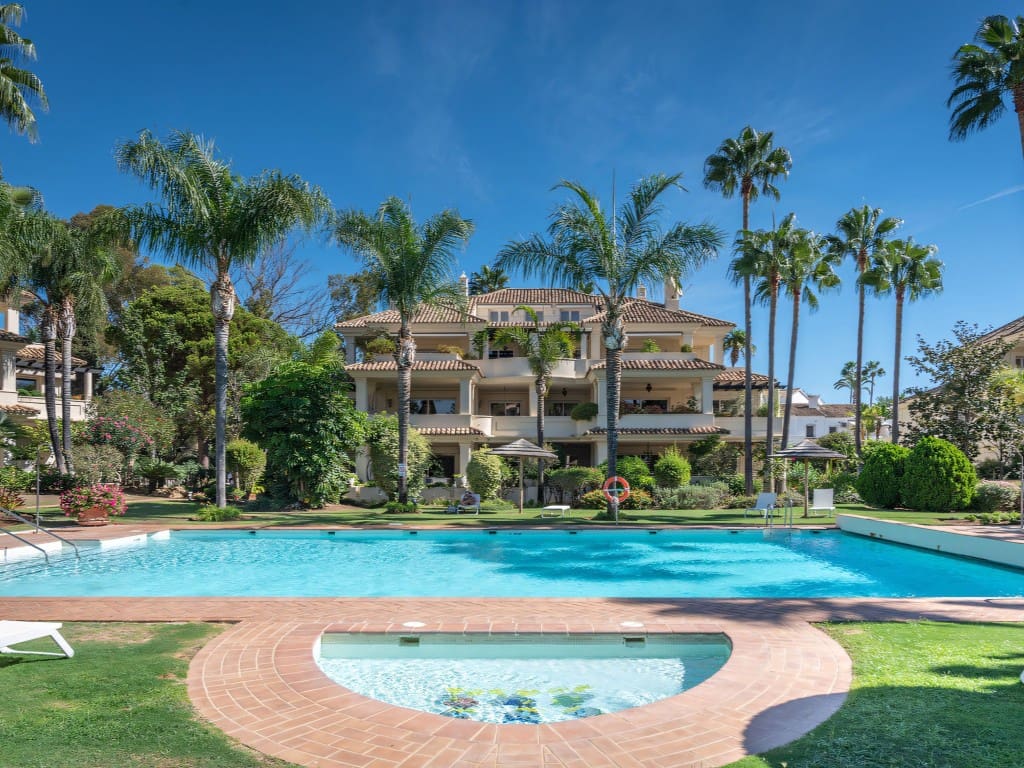 3 Zimmer Penthouse zu verkaufen in Nueva Andalucia mit Pool - 1.795.000 € (Ref: 9177236)