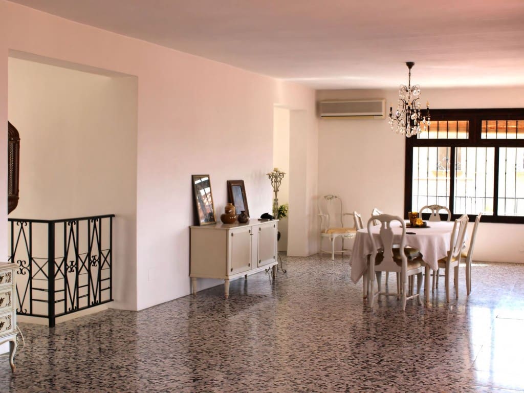 4 soveværelse Villa til salg i Coin med swimmingpool garage - € 550.000 (Ref: 9177237)