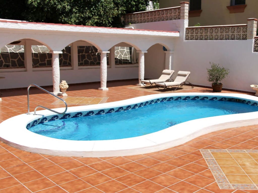 4 soveværelse Villa til salg i Coin med swimmingpool garage - € 550.000 (Ref: 9177237)