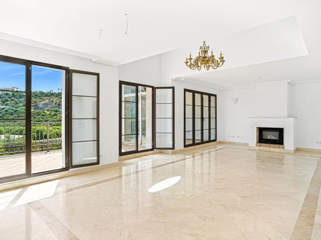 4 sypialnia Dom na sprzedaż w Los Arqueros z basenem garażem - 810 000 € (Ref: 9177669)