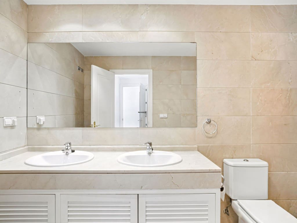 4 sypialnia Dom na sprzedaż w Los Arqueros z basenem garażem - 810 000 € (Ref: 9177669)