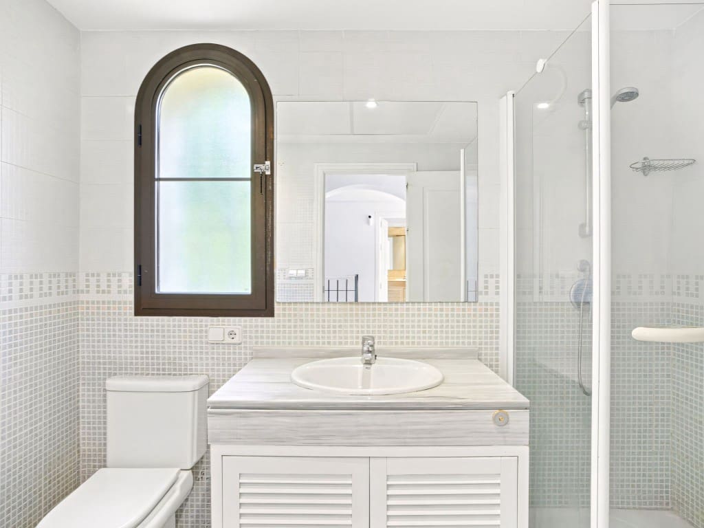 4 sypialnia Dom na sprzedaż w Los Arqueros z basenem garażem - 810 000 € (Ref: 9177669)