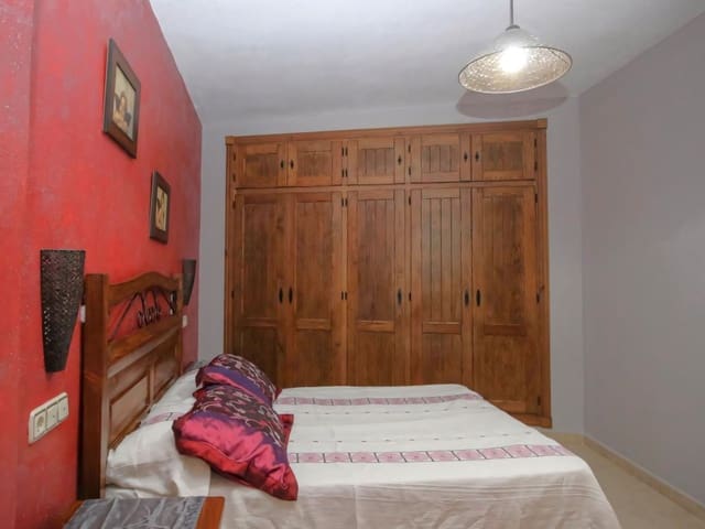 4 makuuhuone Omakotitalo myytävänä paikassa Alozaina mukana 
autotalli - 197 000 € (Ref: 9178071)