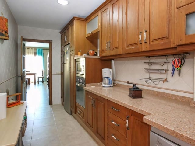 4 makuuhuone Omakotitalo myytävänä paikassa Alozaina mukana 
autotalli - 197 000 € (Ref: 9178071)