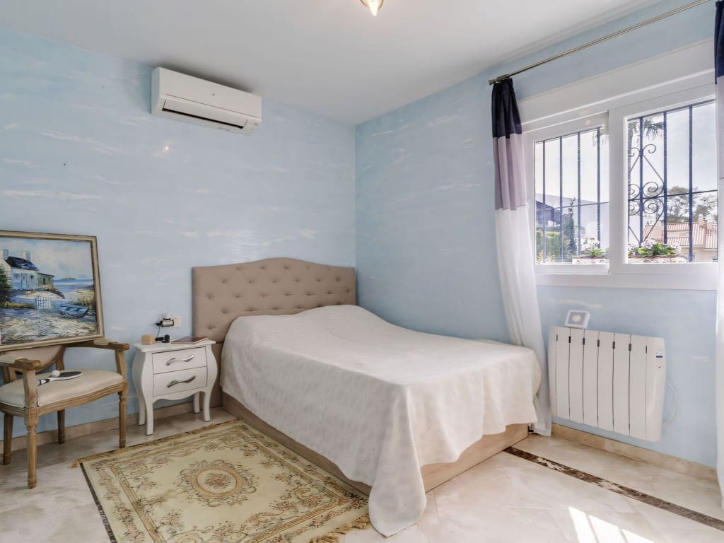 4 soveværelse Villa til salg i Carib Playa med swimmingpool garage - € 1.250.000 (Ref: 9180834)