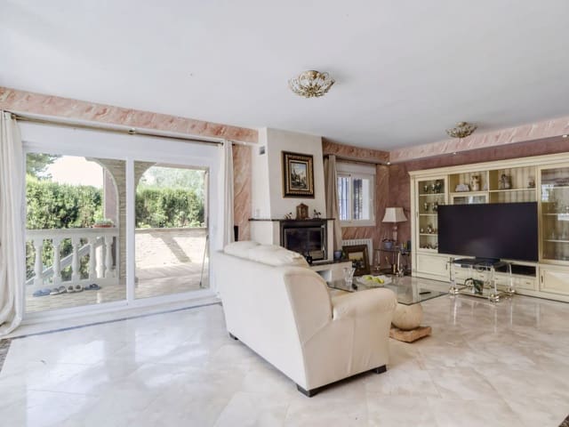 4 chambre Villa/Maison à vendre à Carib Playa, Marbella avec piscine garage - 1 250 000 € (Ref: 9180834)