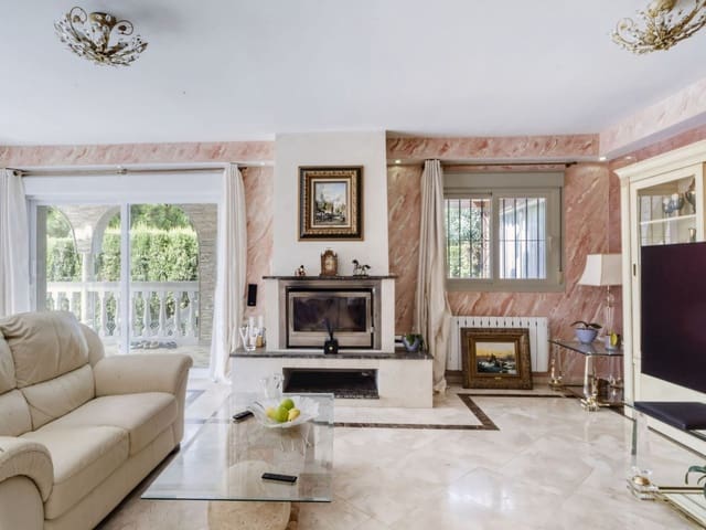 4 chambre Villa/Maison à vendre à Carib Playa, Marbella avec piscine garage - 1 250 000 € (Ref: 9180834)