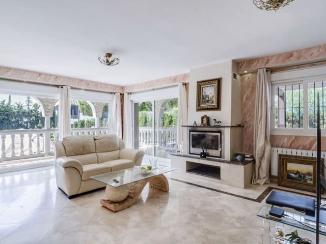 4 chambre Villa/Maison à vendre à Carib Playa, Marbella avec piscine garage - 1 250 000 € (Ref: 9180834)