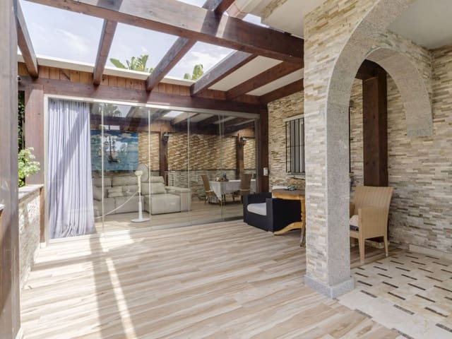 4 chambre Villa/Maison à vendre à Carib Playa, Marbella avec piscine garage - 1 250 000 € (Ref: 9180834)