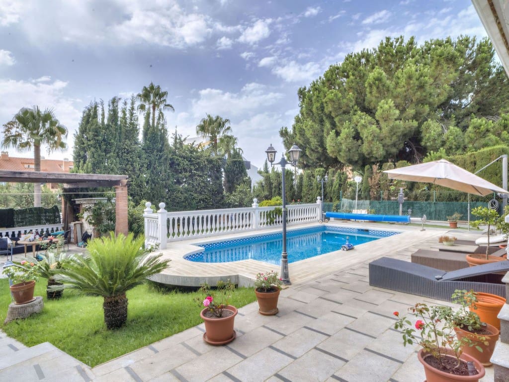 4 soveværelse Villa til salg i Carib Playa med swimmingpool garage - € 1.250.000 (Ref: 9180834)