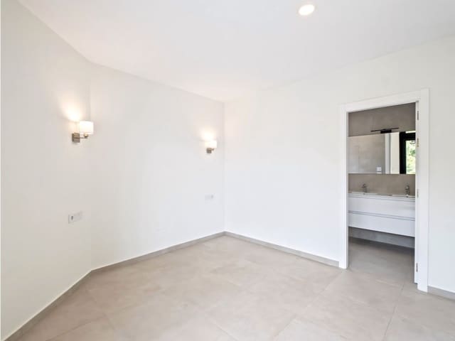 2 slaapkamer Appartement te koop in Benalmádena met zwembad - € 578.000 (Ref: 9180835)