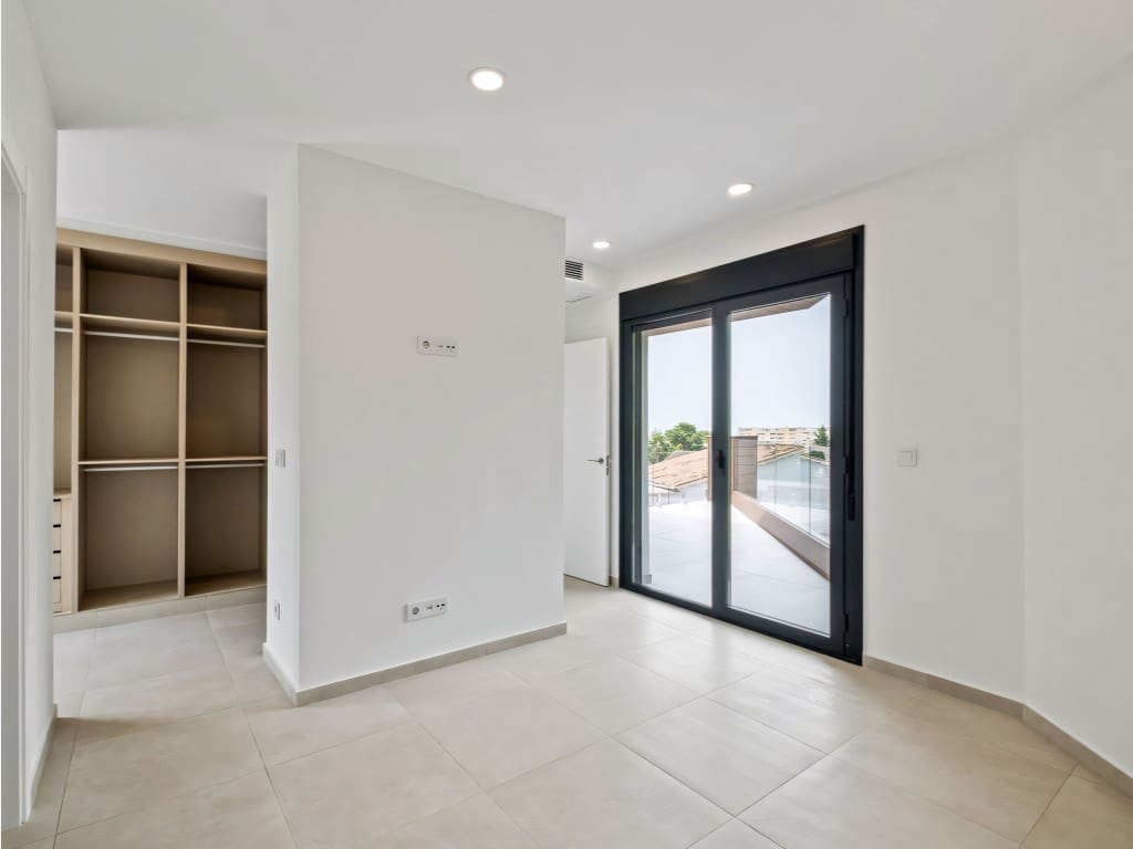 2 slaapkamer Appartement te koop in Benalmadena met zwembad - € 578.000 (Ref: 9180835)