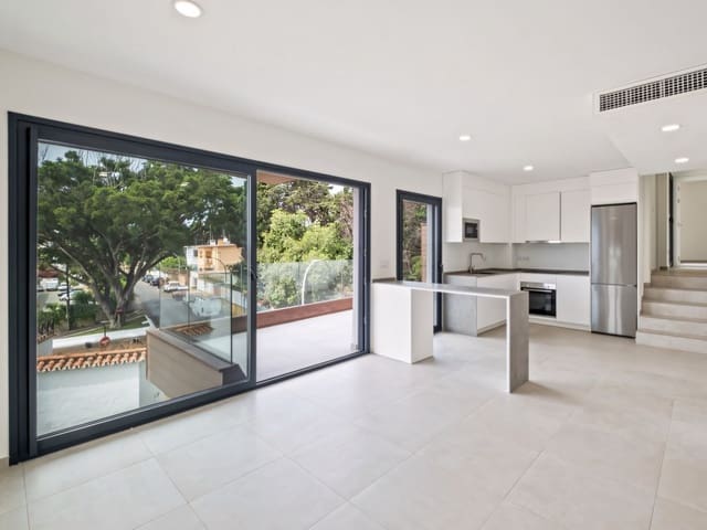 2 slaapkamer Appartement te koop in Benalmádena met zwembad - € 578.000 (Ref: 9180835)