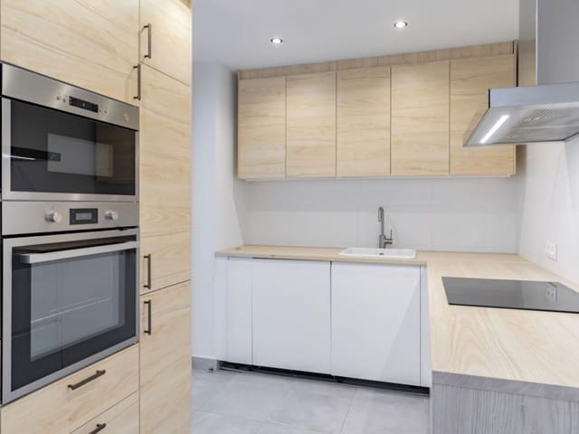 3 chambre Penthouse à vendre à Estepona avec piscine - 560 000 € (Ref: 9180836)