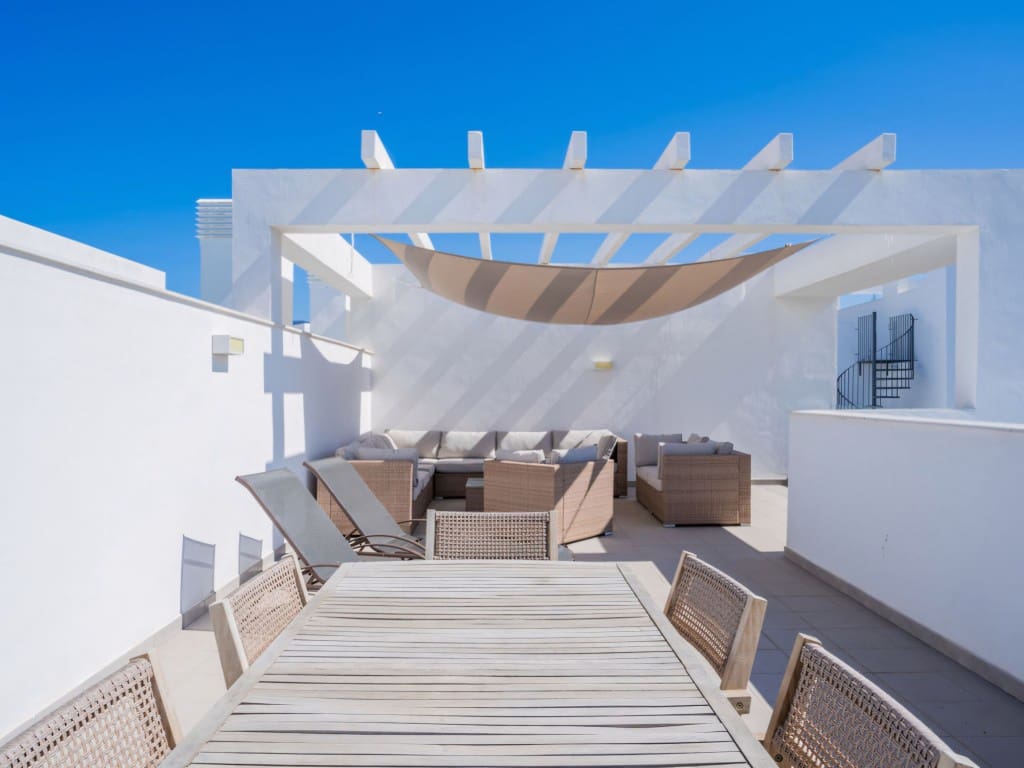 3 chambre Penthouse à vendre à Estepona avec piscine - 560 000 € (Ref: 9180836)