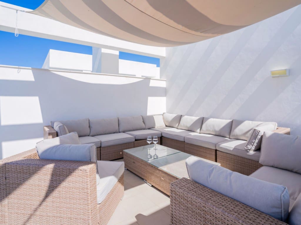 3 chambre Penthouse à vendre à Estepona avec piscine - 560 000 € (Ref: 9180836)