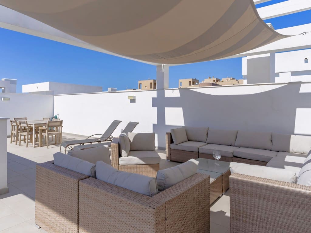 3 chambre Penthouse à vendre à Estepona avec piscine - 560 000 € (Ref: 9180836)