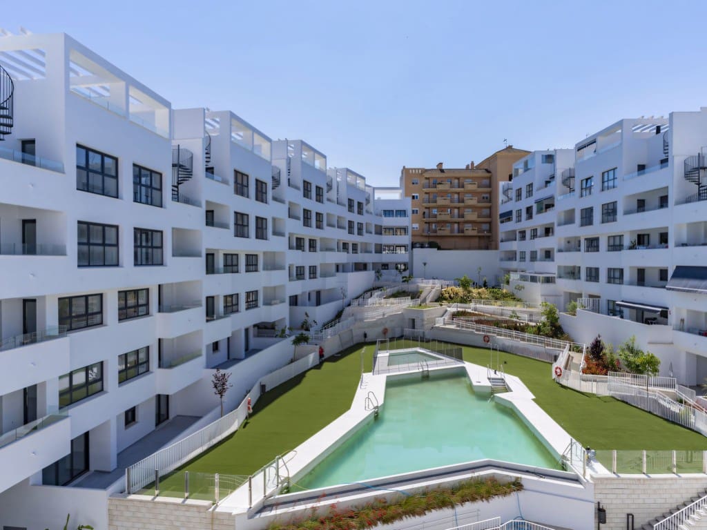 3 chambre Penthouse à vendre à Estepona avec piscine - 560 000 € (Ref: 9180836)