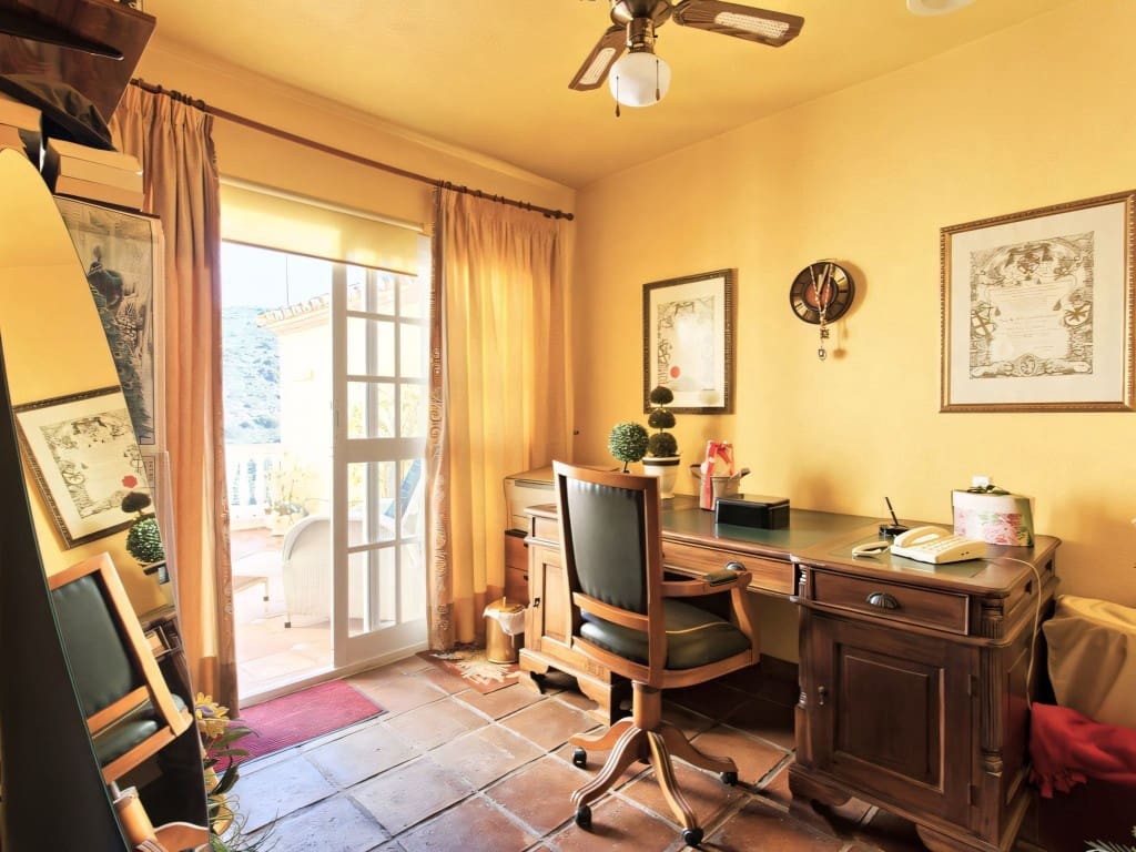 3 slaapkamer Huis te koop in Benahavis - € 375.000 (Ref: 9186698)