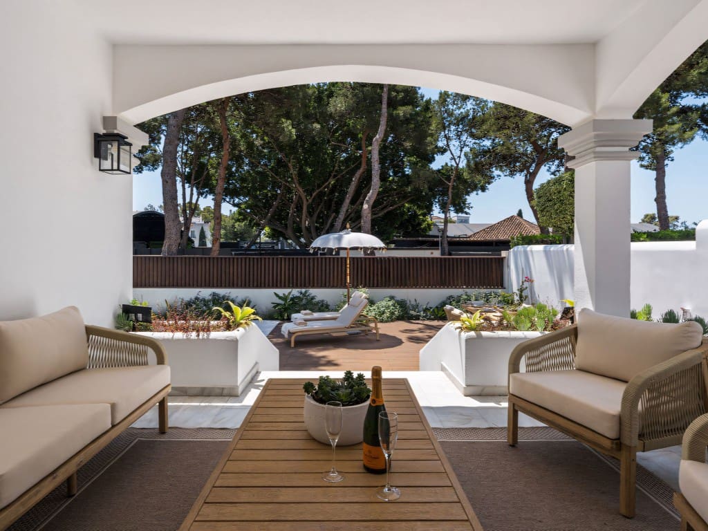 5 slaapkamer Villa te koop in Nueva Andalucia met zwembad garage - € 2.150.000 (Ref: 9188127)