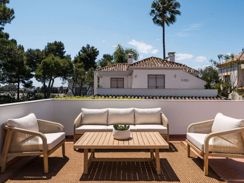 5 slaapkamer Villa te koop in Nueva Andalucia met zwembad garage - € 2.150.000 (Ref: 9188127)