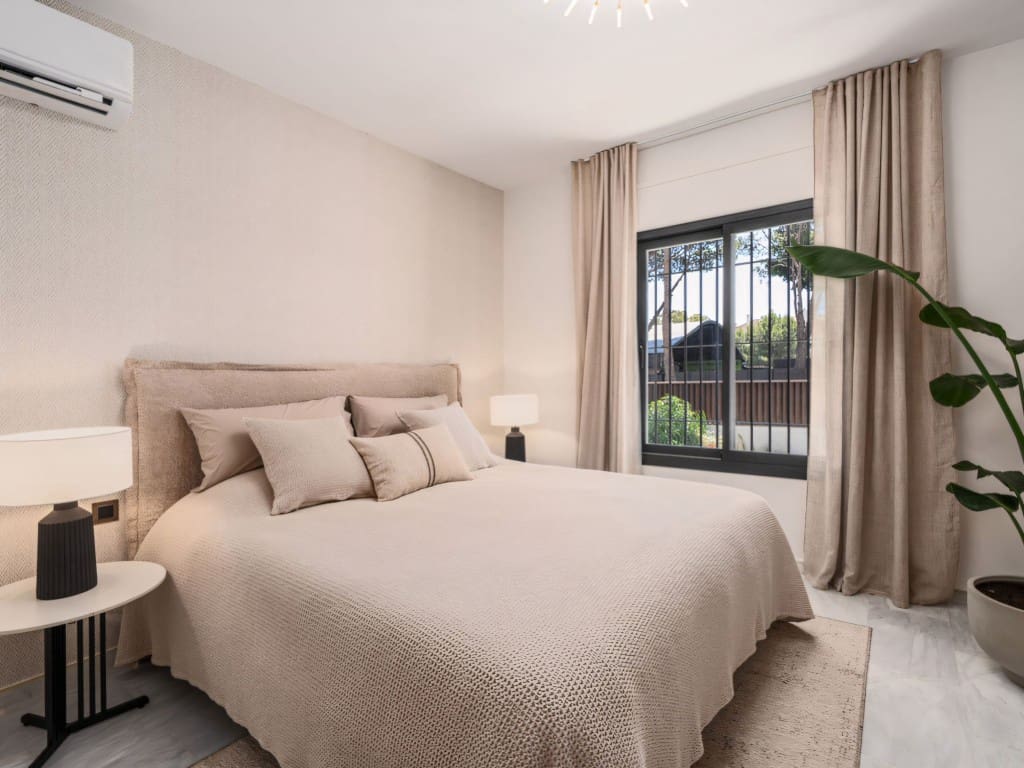 5 slaapkamer Villa te koop in Nueva Andalucia met zwembad garage - € 2.150.000 (Ref: 9188127)