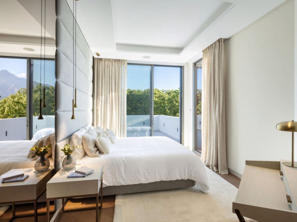 5 slaapkamer Villa te koop in Nueva Andalucia met zwembad - € 7.495.000 (Ref: 9188128)