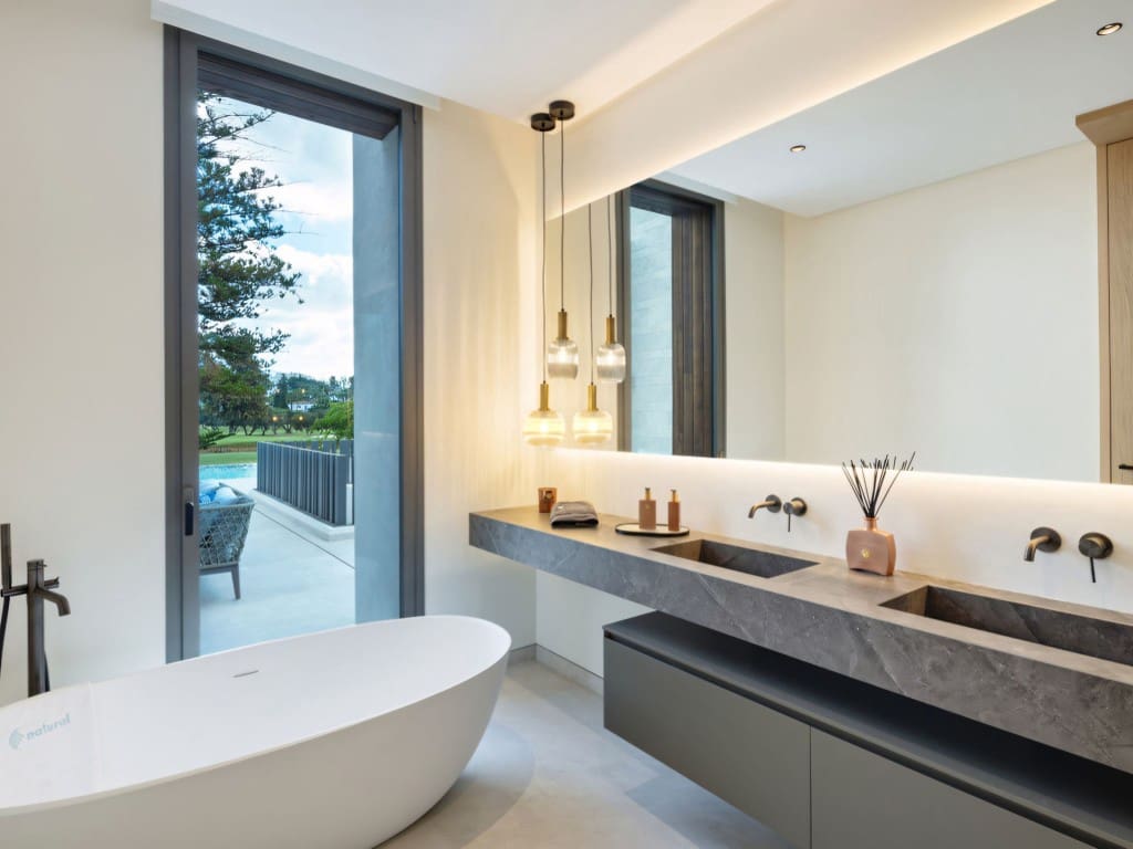 5 slaapkamer Villa te koop in Nueva Andalucia met zwembad - € 7.495.000 (Ref: 9188128)