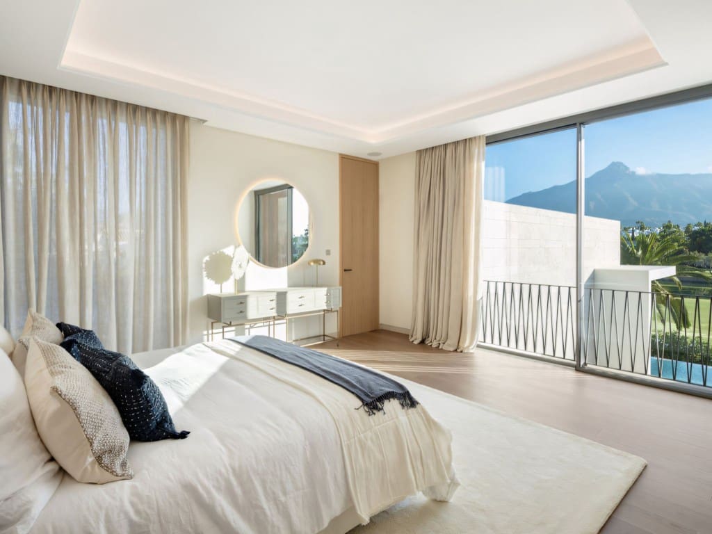 5 slaapkamer Villa te koop in Nueva Andalucia met zwembad - € 7.495.000 (Ref: 9188128)