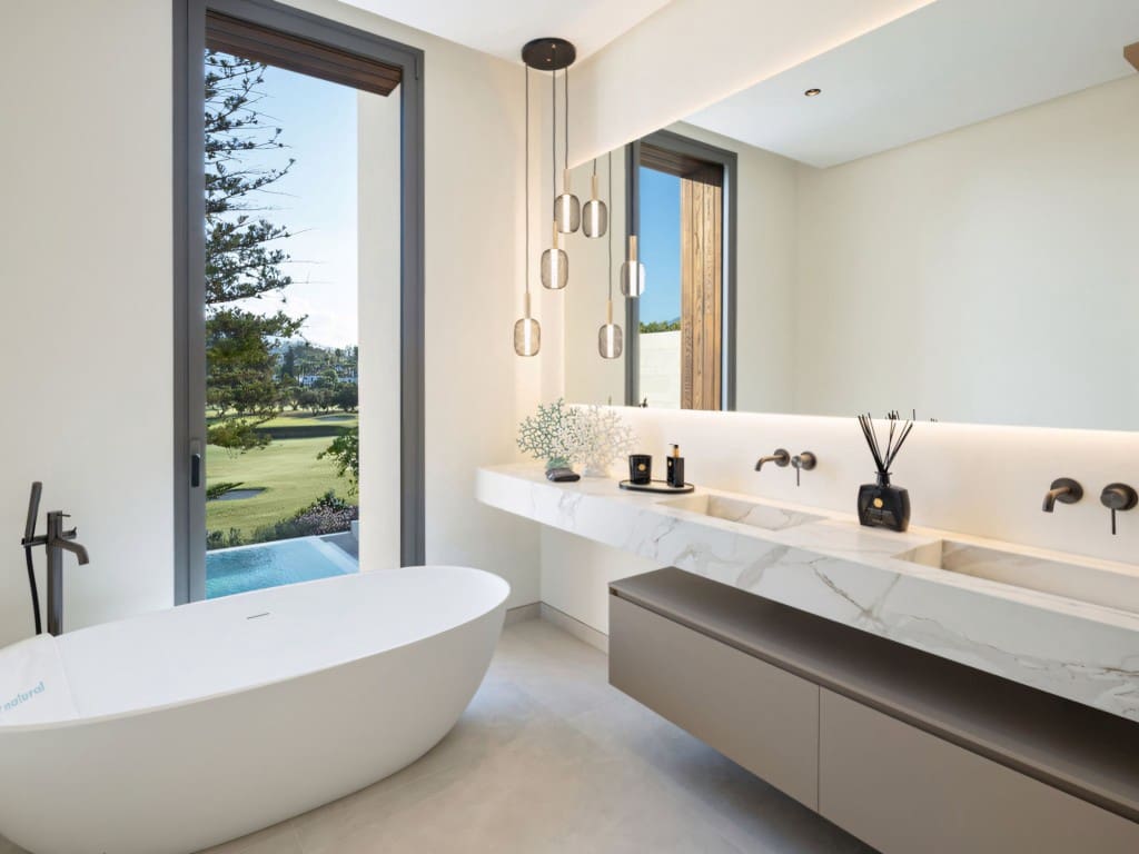 5 slaapkamer Villa te koop in Nueva Andalucia met zwembad - € 7.495.000 (Ref: 9188128)