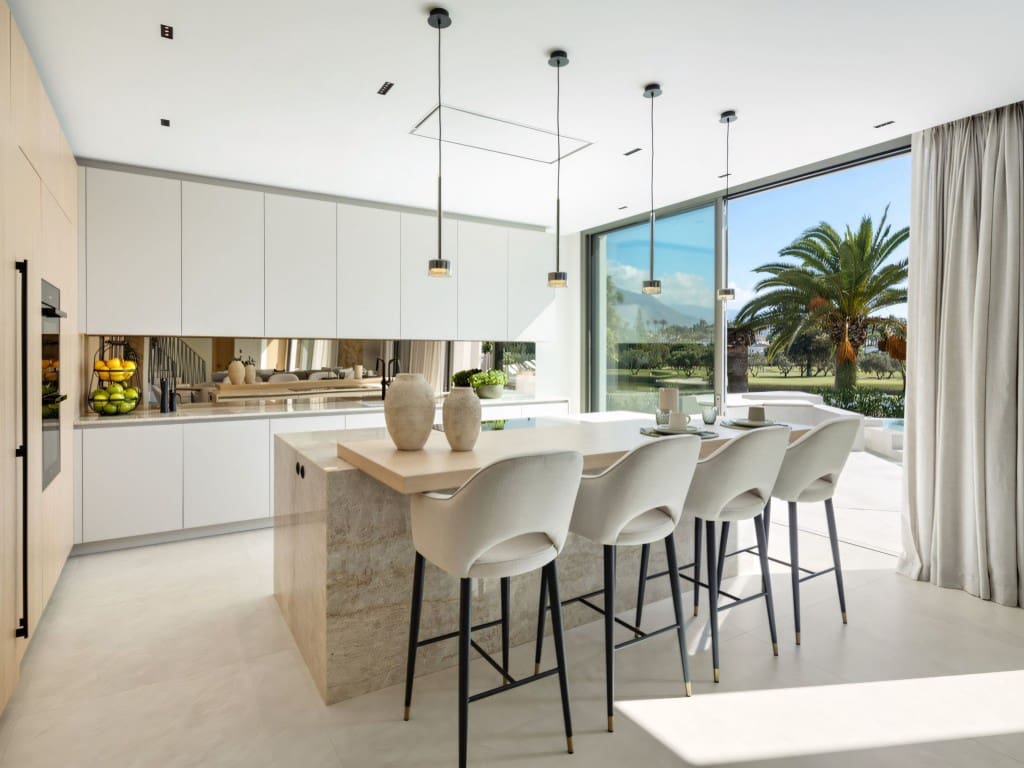 5 slaapkamer Villa te koop in Nueva Andalucia met zwembad - € 7.495.000 (Ref: 9188128)