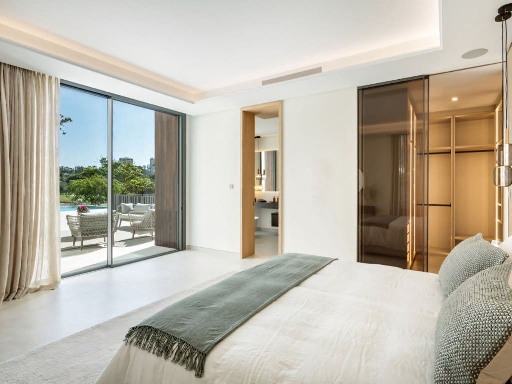 5 slaapkamer Villa te koop in Nueva Andalucia met zwembad - € 7.495.000 (Ref: 9188128)