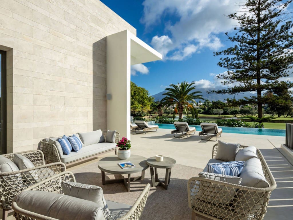 5 slaapkamer Villa te koop in Nueva Andalucia met zwembad - € 7.495.000 (Ref: 9188128)