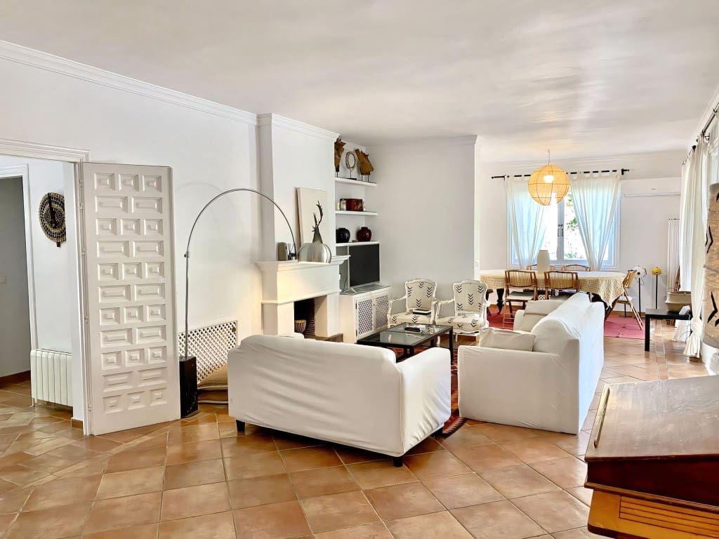 4 soveværelse Villa til salg i Los Monteros med swimmingpool garage - € 1.900.000 (Ref: 9190886)