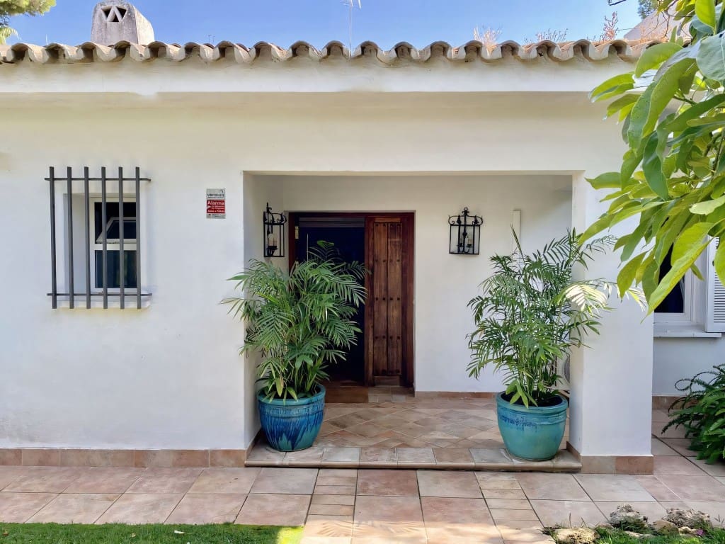 4 soveværelse Villa til salg i Los Monteros med swimmingpool garage - € 1.900.000 (Ref: 9190886)